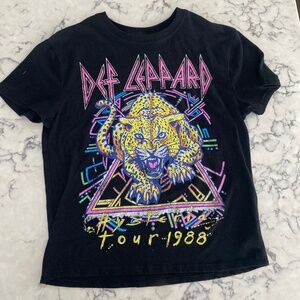 Def Leppard shirt